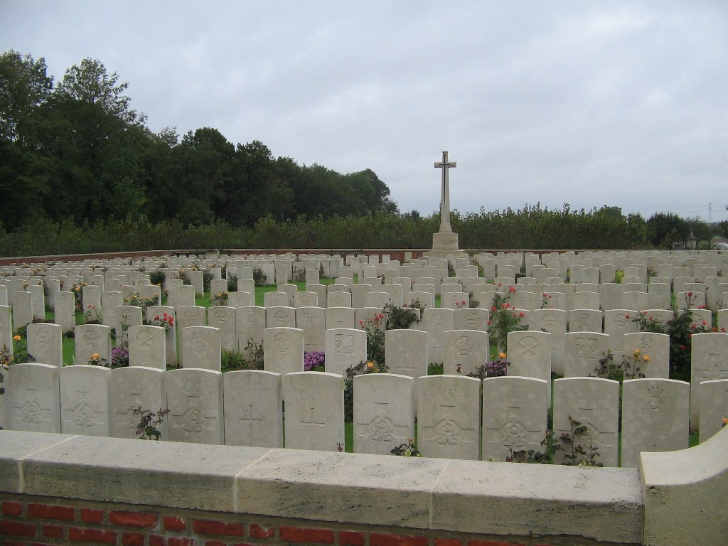 MAILLY WOOD CEMETERY, MAILLY-MAILLET - CWGC