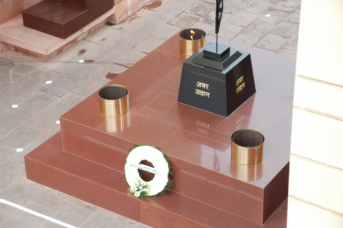 DELHI MEMORIAL (INDIA GATE) - CWGC
