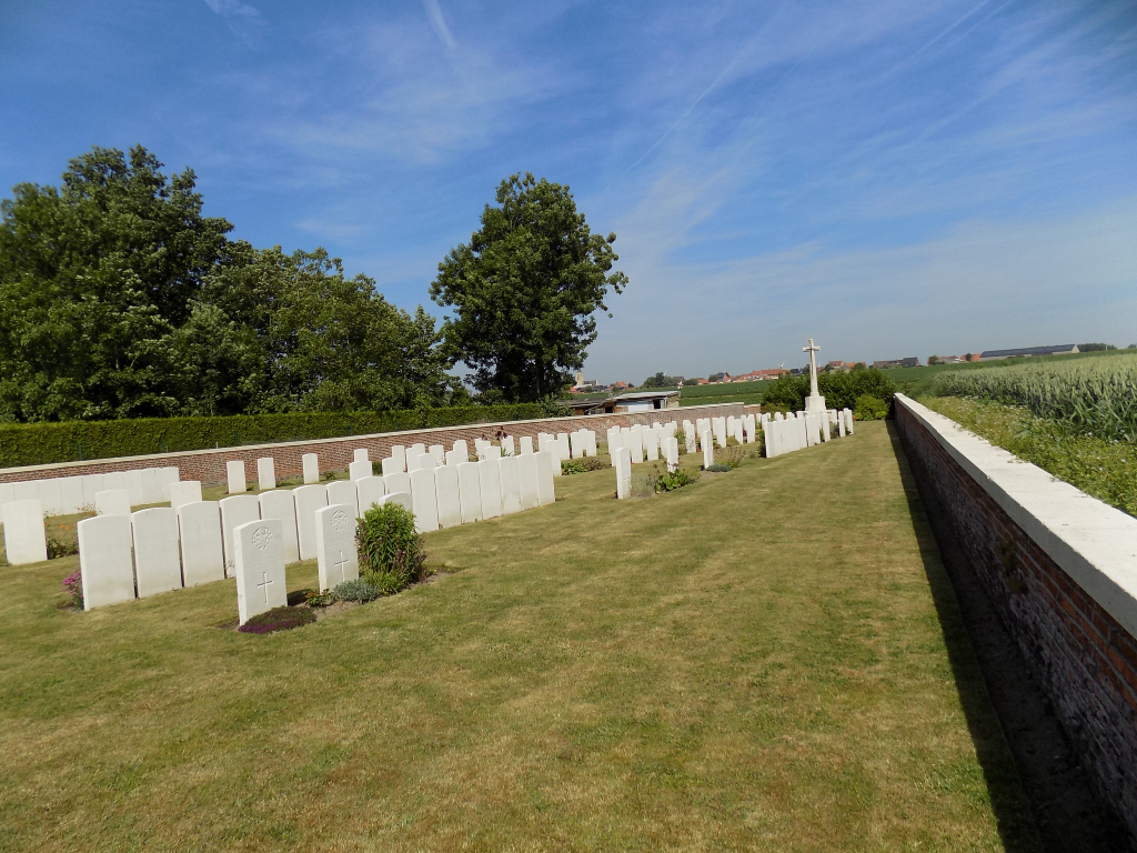 POTIJZE CHATEAU WOOD CEMETERY - CWGC