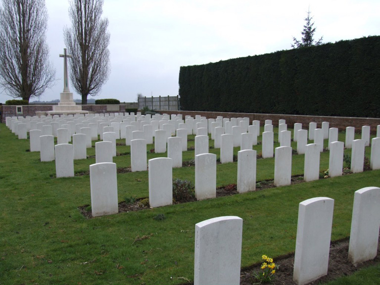 SAILLY-LABOURSE COMMUNAL CEMETERY EXTENSION - CWGC
