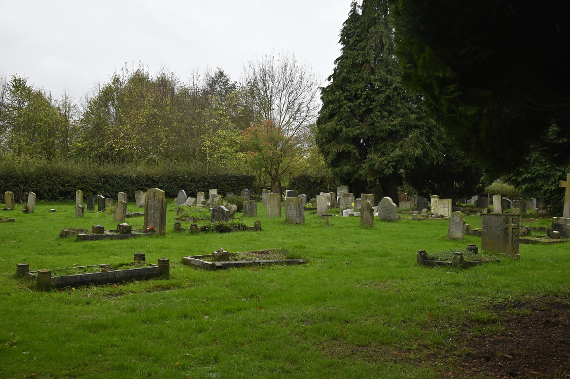 Lambourne (st. Mary And All Saints) Churchyard 