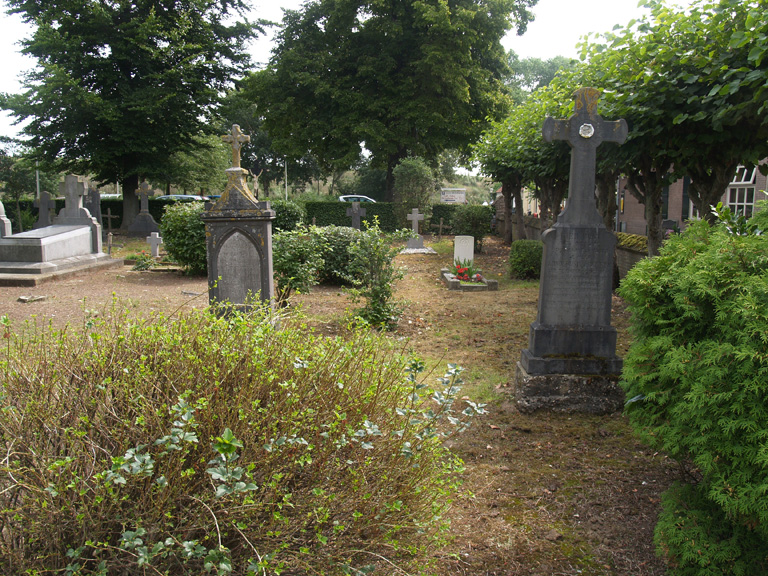 Empel-En-Meerwijk (Oud Empel) Roman Catholic Churchyard | Cemetery ...