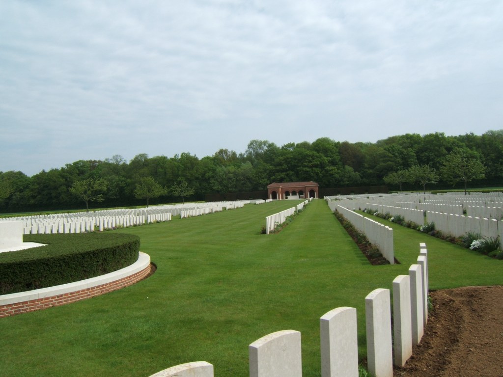 LONDON CEMETERY AND EXTENSION, LONGUEVAL - CWGC