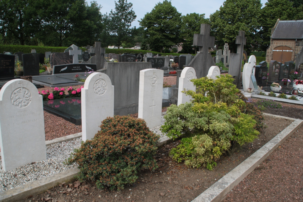 Venlo (Hout Blerick) Roman Catholic Churchyard | Cemetery Details | CWGC