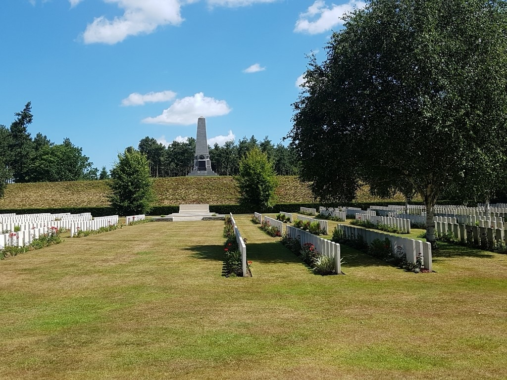 BUTTES NEW BRITISH CEMETERY, POLYGON WOOD - CWGC