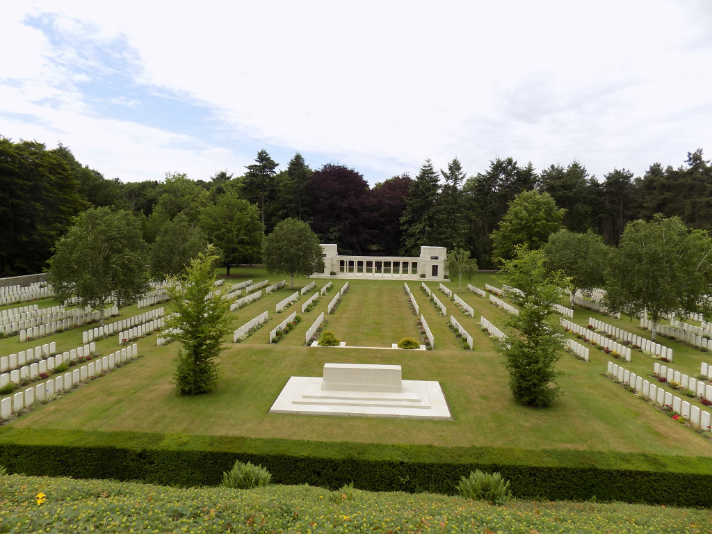 BUTTES NEW BRITISH CEMETERY, POLYGON WOOD - CWGC