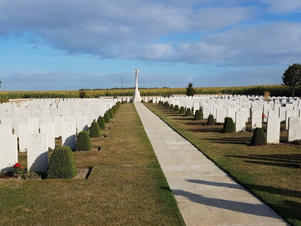 DIVISIONAL COLLECTING POST CEMETERY AND EXTENSION - CWGC