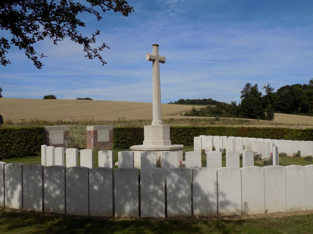 File:Terre-Aux-Boeufs Cemetery Mch 2012 Fernandez Torres.JPG - Wikimedia  Commons