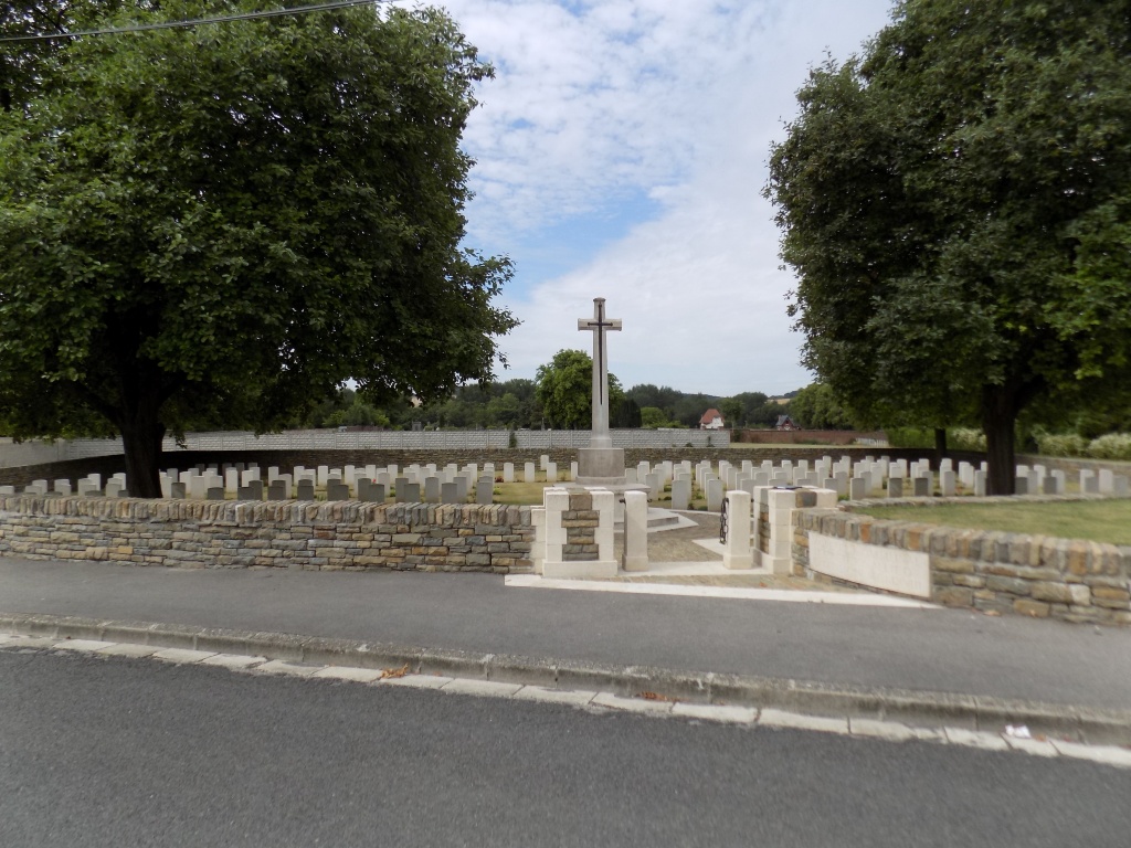 MOREUIL COMMUNAL CEMETERY ALLIED EXTENSION - CWGC