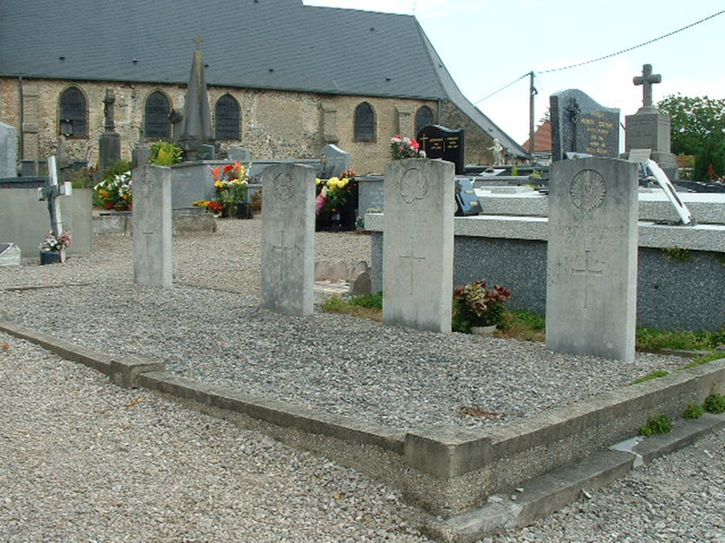 HOULLE CHURCHYARD - CWGC