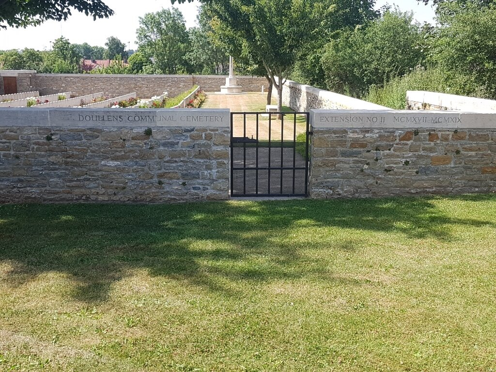 DOULLENS COMMUNAL CEMETERY EXTENSION NO.2 - CWGC