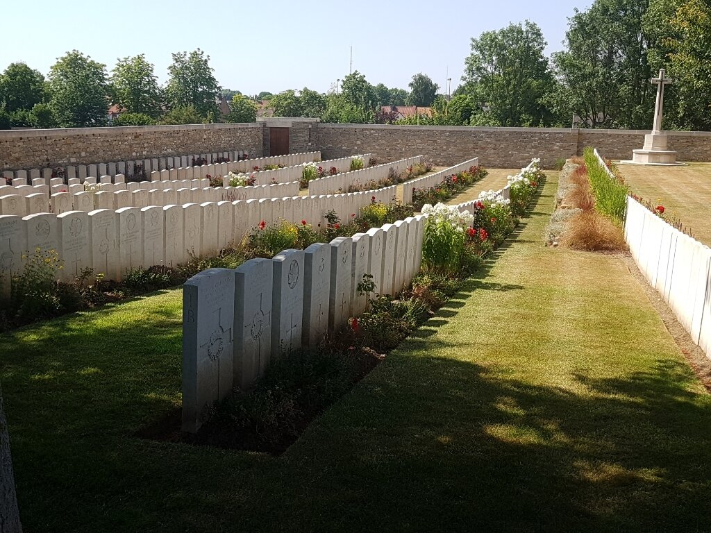 DOULLENS COMMUNAL CEMETERY EXTENSION NO.2 - CWGC