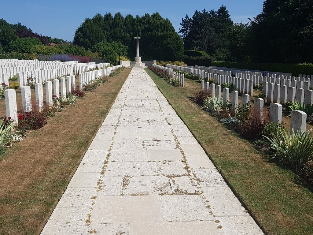 DOULLENS COMMUNAL CEMETERY EXTENSION NO.1 - CWGC